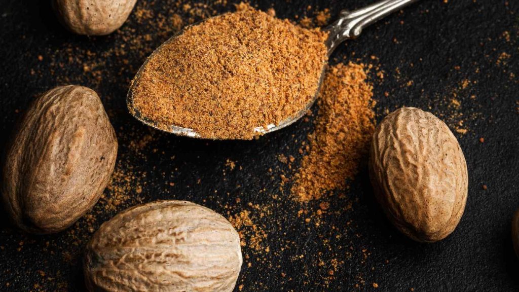 Nutmeg in Summer: गर्मी में जायफल खाना सुरक्षित है? जानें इसके लाभ और नुकसान। Nutmeg in Summer: गर्मी में जायफल खाना सुरक्षित है? जानें इसके लाभ और नुकसान।
