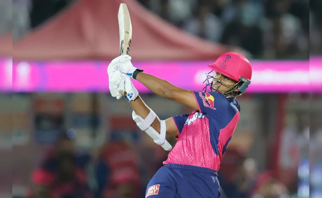 Yashasvi Jaiswal ने 18 वर्ष की उम्र में RCB के खिलाफ बड़ा कारनामा करने वाले पहले खिलाड़ी बने। Yashasvi Jaiswal ने 18 वर्ष की उम्र में RCB के खिलाफ बड़ा कारनामा करने वाले पहले खिलाड़ी बने।