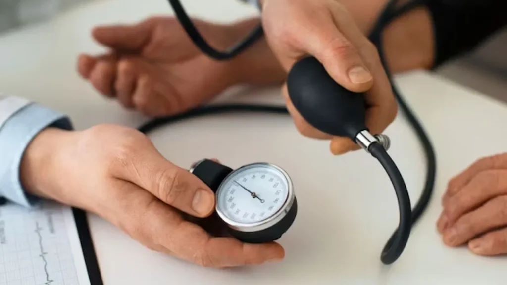 Health Tips: ब्लड प्रेशर कंट्रोल के लिए इन प्राकृतिक उपायों का करें सेवन, पाएं राहत