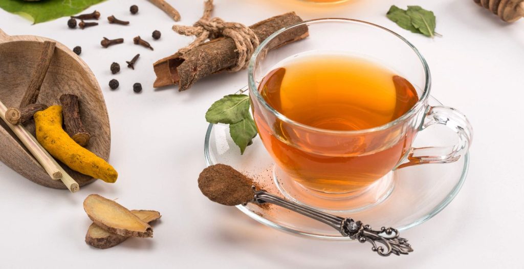 Kadha Side Effects: कोरोना से बचाव के लिए भयंकर गर्मी में भी काढ़ा पीना कितना खतरनाक? जानिए साइड इफेक्ट्स और जरूरी सावधानियां