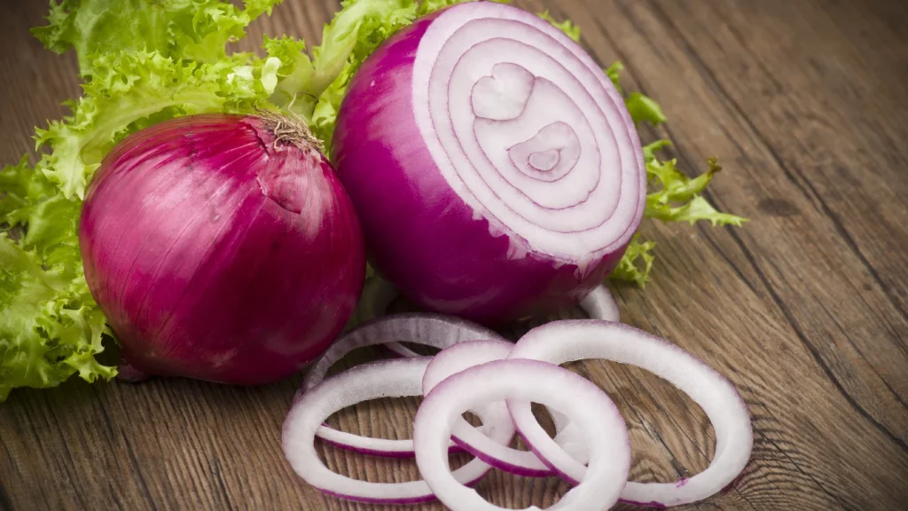 Onion Benefits in Summer: गर्मी में लू से बचने के लिए क्यों जरूरी है प्याज खाना? जानें इसके फायदे और सेवन का सही तरीका