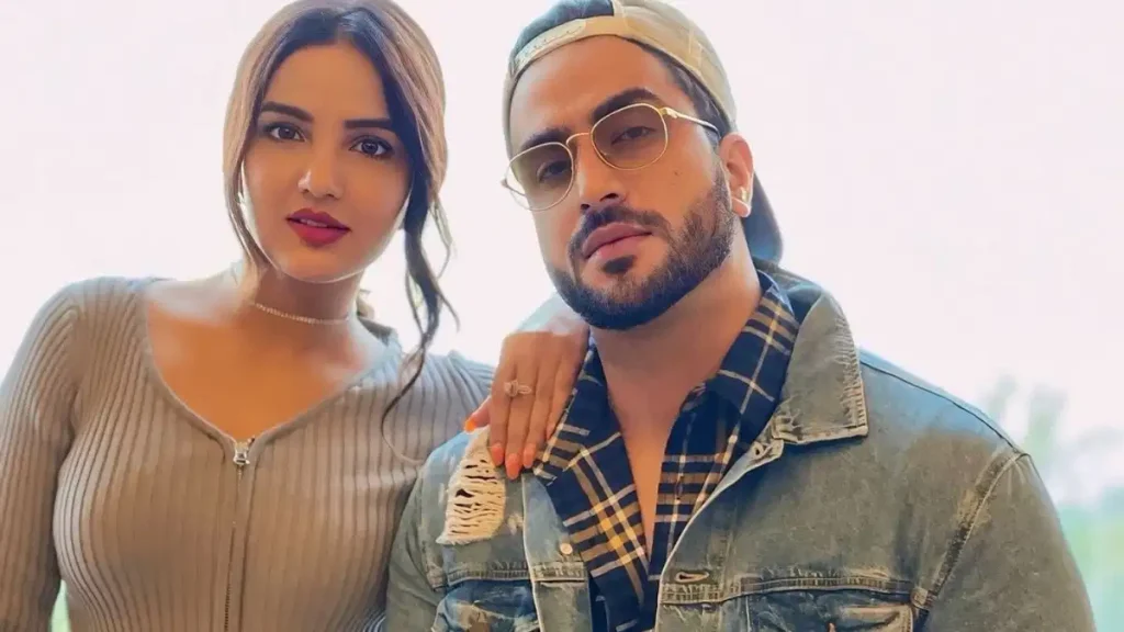 Aly Goni Jasmin Viral Post: जैस्मिन को ‘छपरी’ कहने पर ट्रोल हुए अली गोनी, एक्टर ने ट्रोलर्स को दिया मजेदार जवाब Aly Goni Jasmin Viral Post: जैस्मिन को 'छपरी' कहने पर ट्रोल हुए अली गोनी, एक्टर ने ट्रोलर्स को दिया मजेदार जवाब