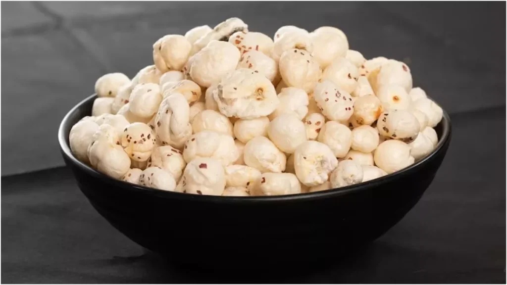 Makhana Benefits: फॉक्स नट्स क्यों कहलाता है मखाना? जानें इसके जबरदस्त स्वास्थ्य लाभ Makhana Benefits: फॉक्स नट्स क्यों कहलाता है मखाना? जानें इसके जबरदस्त स्वास्थ्य लाभ