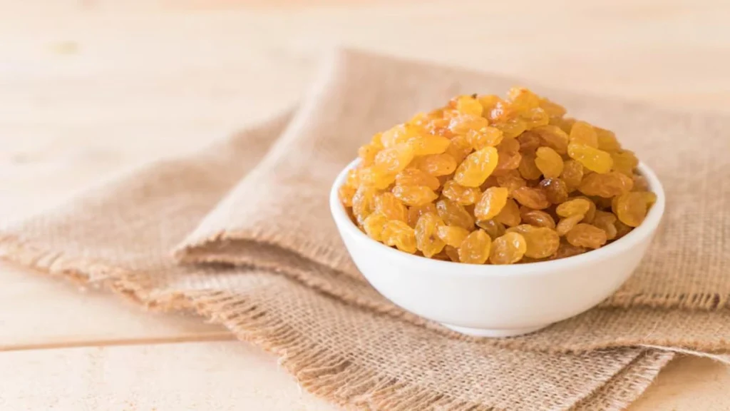 Kishmish Benefits: खून की कमी से लेकर त्वचा की चमक तक, रोजाना खाएं किशमिश – महिलाओं के लिए है अमृत समान Kishmish Benefits: खून की कमी से लेकर त्वचा की चमक तक, रोजाना खाएं किशमिश – महिलाओं के लिए है अमृत समान