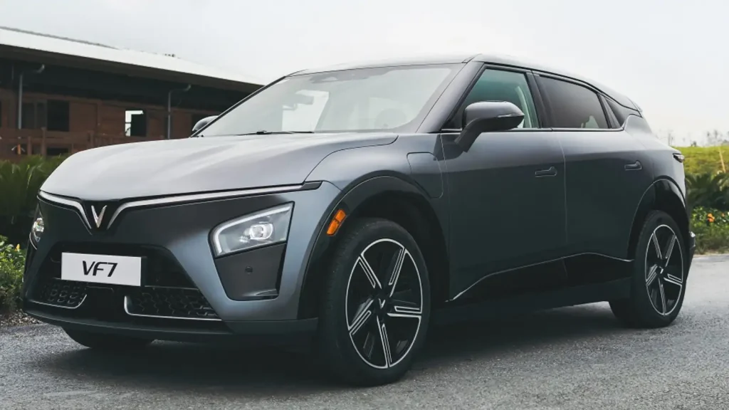 VinFast VF7 Price in India: स्टाइलिश इलेक्ट्रिक SUV भारत में लॉन्च को तैयार, जानें फीचर्स, रेंज और संभावित कीमत