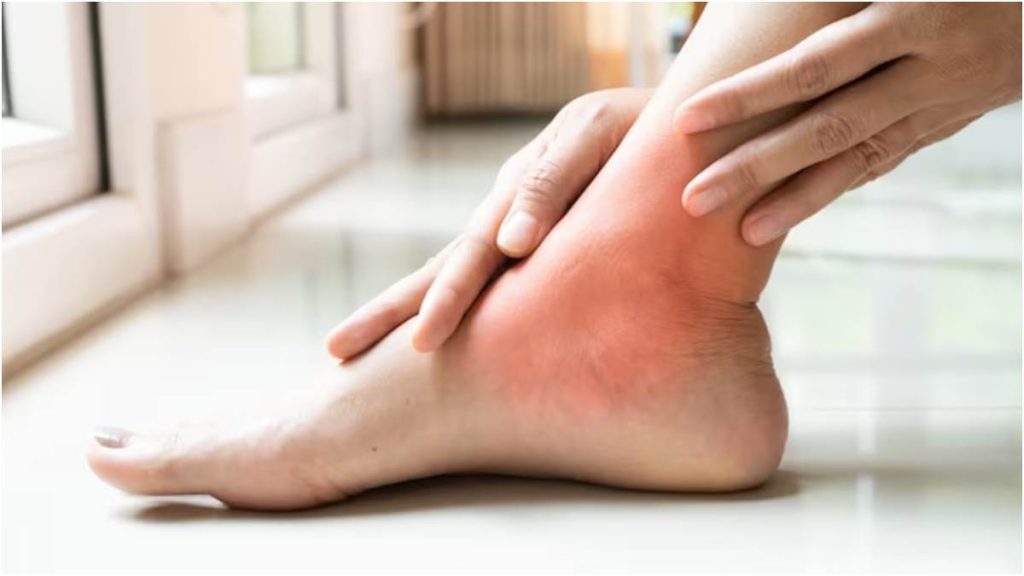 Health Tips: पैरों में लगातार सूजन हो रही है? हो जाएं सतर्क, हो सकती हैं ये गंभीर बीमारियां