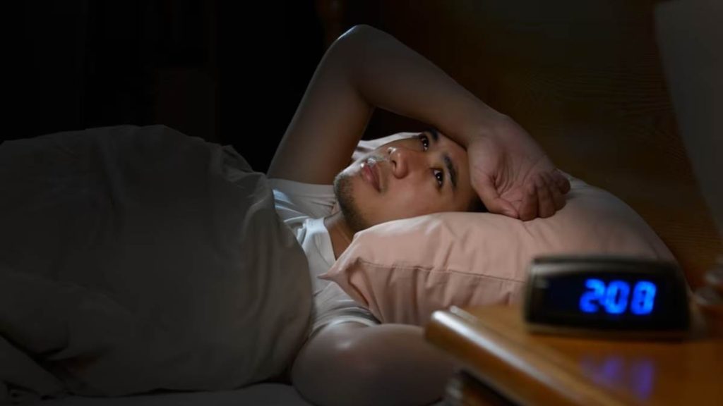 Overthinking At Night Remedies: रात में ओवरथिंकिंग और नींद ना आने की समस्या? ये साइकोलॉजिकल ट्रिक्स करेंगी तुरंत राहत