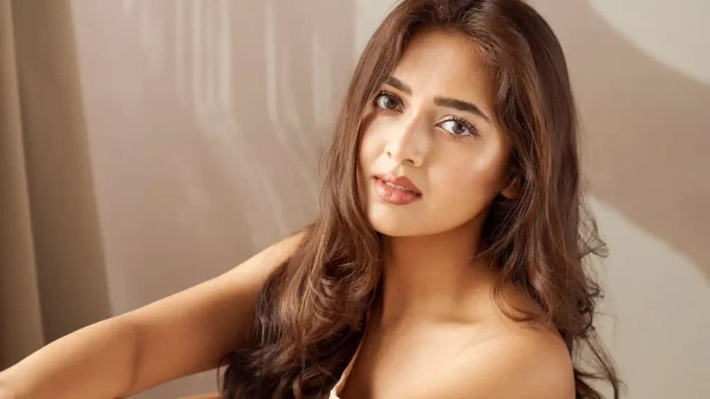 तेजस्वी प्रकाश तैयार सिर मुंडवाने के लिए, कहा- जरूरत पड़ी तो बिना हिचक के करूंगी बल्ड लुक