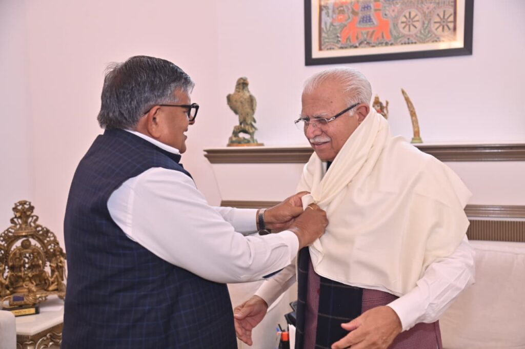 पंजाब के राज्यपाल गुलाब चंद कटारिया से नई दिल्ली में शिष्टाचार भेंट पंजाब के राज्यपाल गुलाब चंद कटारिया से नई दिल्ली में शिष्टाचार भेंट