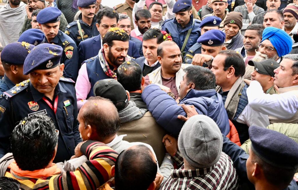 मुख्यमंत्री नायब सिंह सैनी का लाडवा दौरा, ग्रामीणों की समस्याएं सुनीं, विकास कार्यों की घोषणाएं
