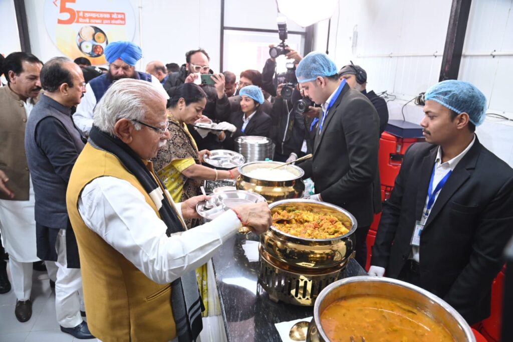 अटल बिहारी वाजपेयी जयंती पर दिल्ली में ‘अटल कैंटीन’ का शुभारंभ, 5 रुपये में मिलेगा पौष्टिक भोजन