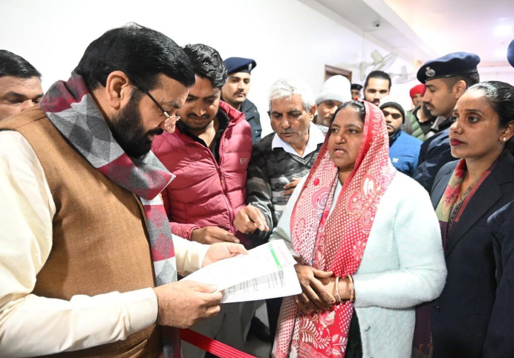 हरियाणा भवन, नई दिल्ली में मुख्यमंत्री नायब सिंह सैनी ने सुनीं जनता की समस्याएं, त्वरित समाधान के दिए निर्देश हरियाणा भवन, नई दिल्ली में मुख्यमंत्री नायब सिंह सैनी ने सुनीं जनता की समस्याएं, त्वरित समाधान के दिए निर्देश