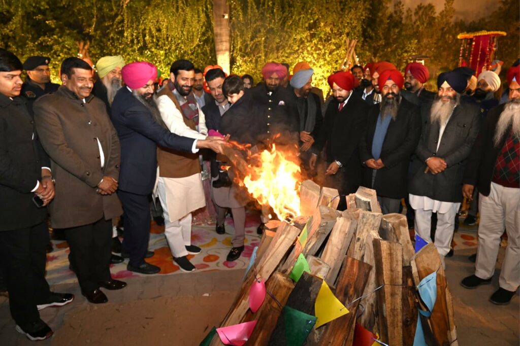 जीरकपुर में भाजपा कार्यकर्ता के परिवार के लोहड़ी समारोह में शामिल हुए वरिष्ठ नेता, स्नेहपूर्ण आशीर्वाद और शुभकामनाएँ दीं