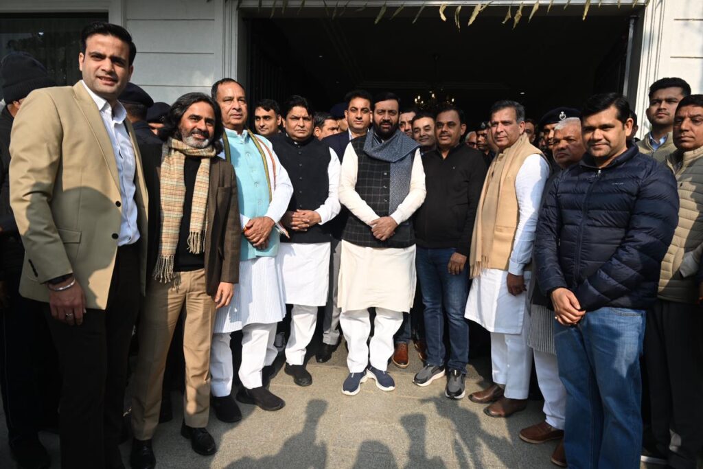 लग्न समारोह में राजनीतिक और सामाजिक सौहार्द का संगम, मुख्यमंत्री नायब सिंह सैनी ने दिया नवदम्पती को आशीर्वाद लग्न समारोह में राजनीतिक और सामाजिक सौहार्द का संगम, मुख्यमंत्री नायब सिंह सैनी ने दिया नवदम्पती को आशीर्वाद