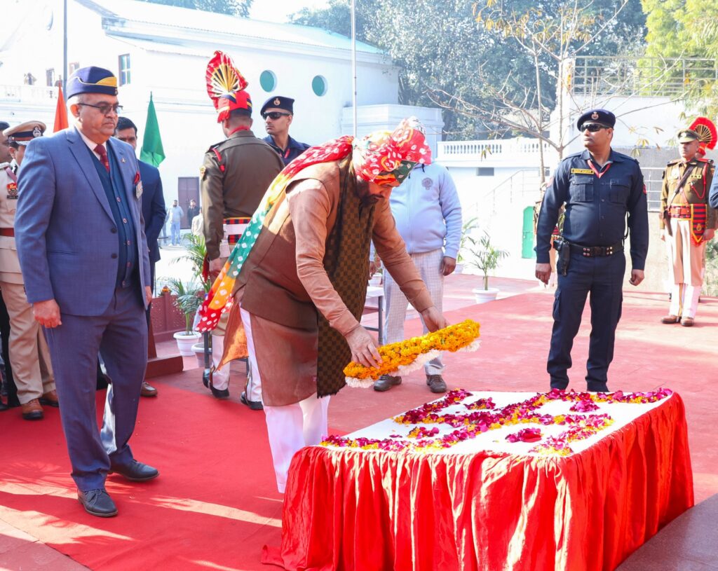गुरुग्राम के युद्ध स्मारक पर वीर शहीदों को नमन, श्रद्धांजलि अर्पित कर किया राष्ट्रसेवा का संकल्प