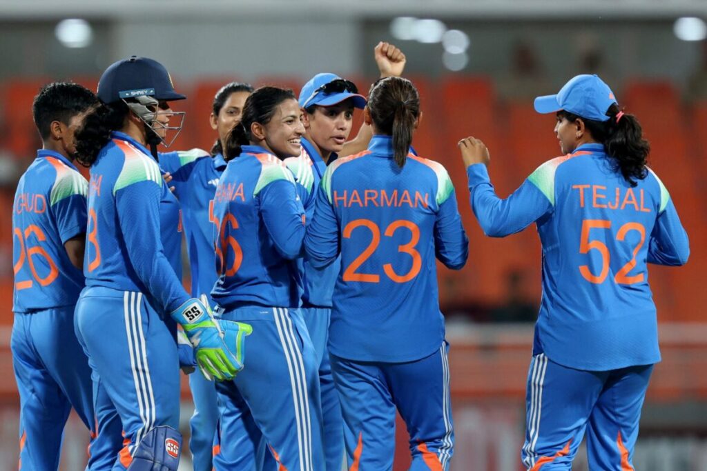 IND vs AUS टेस्ट सीरीज: ऑस्ट्रेलिया के खिलाफ बीसीसीआई ने घोषित की टीम इंडिया की 15 सदस्यीय टीम, युवा स्पिनर वैष्णवी शर्मा को मिला पहला मौका