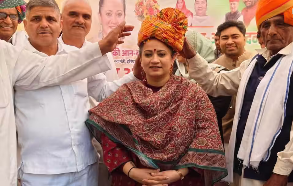 मानेसर में ‘चाय पर चर्चा’ से सियासी संदेश, आरती राव ने पिता राव इंद्रजीत सिंह के समर्थन में खोला मोर्चा मानेसर में ‘चाय पर चर्चा’ से सियासी संदेश, आरती राव ने पिता राव इंद्रजीत सिंह के समर्थन में खोला मोर्चा