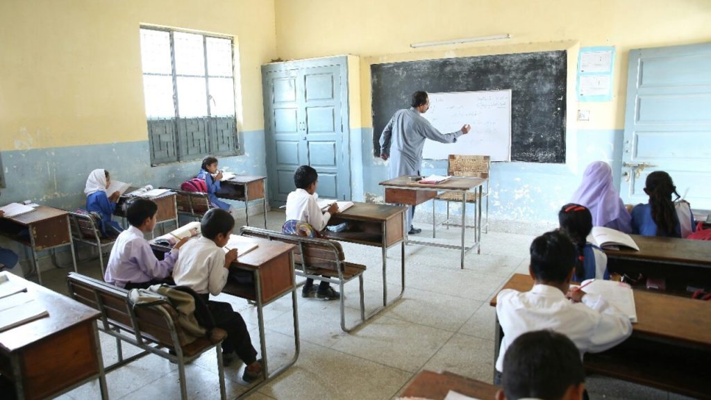 ‘शिक्षा क्रांति’ में सख्ती: माछीवाड़ा स्कूल में औचक निरीक्षण के बाद 6 शिक्षकों को शो-कॉज नोटिस