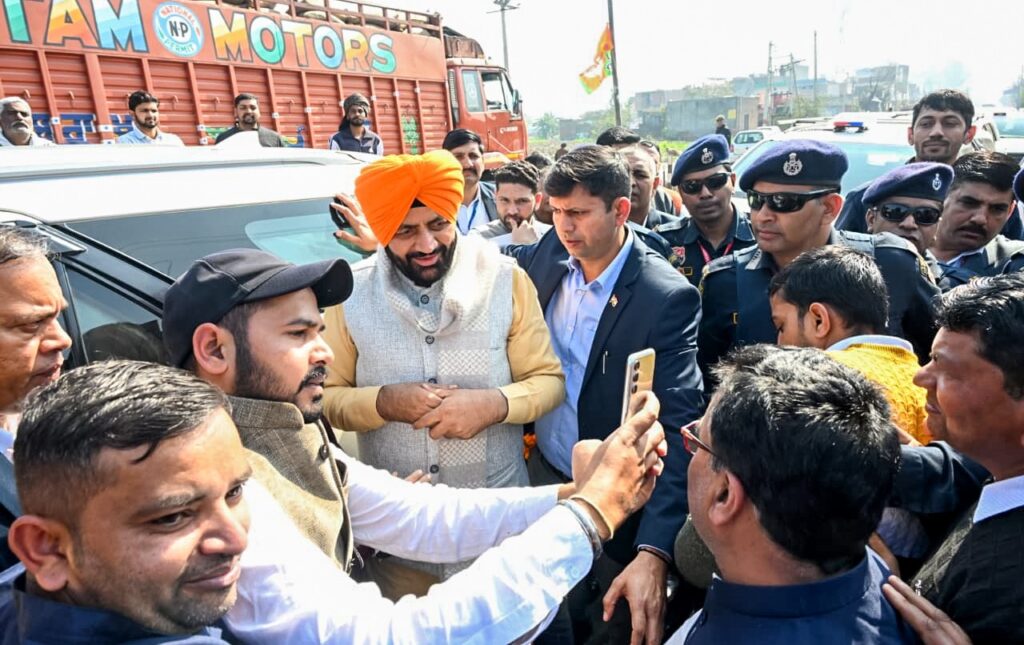 कैथल के खानपुर में रुका काफिला, ग्रामीणों से सीधा संवाद: जनसंपर्क से मजबूत हुआ भरोसे का रिश्ता