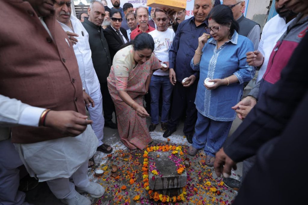 पीतमपुरा में सीवर, सड़क और नालियों के विकास कार्यों का शुभारंभ, शालीमार बाग की लीगेसी समस्याओं पर तेज़ी से काम पीतमपुरा में सीवर, सड़क और नालियों के विकास कार्यों का शुभारंभ, शालीमार बाग की लीगेसी समस्याओं पर तेज़ी से काम