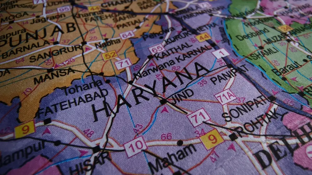 हरियाणा में भूमि प्रशासन की डिजिटल क्रांति: 40 करोड़ से अधिक राजस्व रिकॉर्ड ऑनलाइन, निपटान में आई रफ्तार हरियाणा में भूमि प्रशासन की डिजिटल क्रांति: 40 करोड़ से अधिक राजस्व रिकॉर्ड ऑनलाइन, निपटान में आई रफ्तार