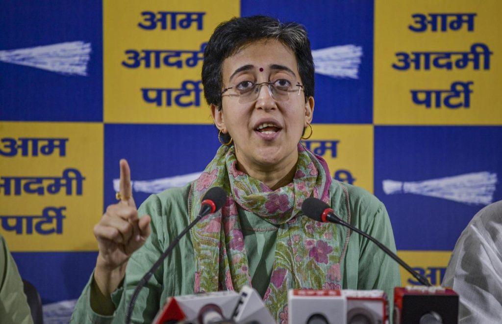 दिल्ली विधानसभा नोटिस पर AAP का पलटवार: सौरभ भारद्वाज बोले— ‘BJP को आज प्रिविलेज कमेटी याद आ रही है’