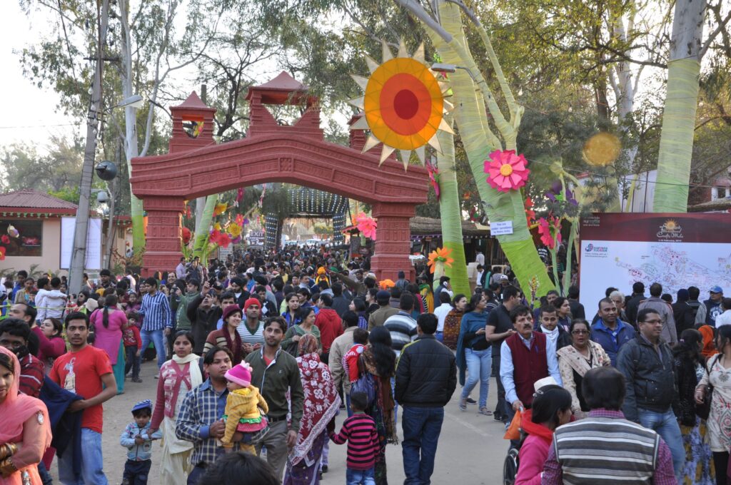 सूरजकुंड शिल्प मेले में मिस्र की धूम: जूट के हैंडमेड बैग्स बने पर्यटकों की पहली पसंद, सिरेमिक कला ने भी खींचा ध्यान