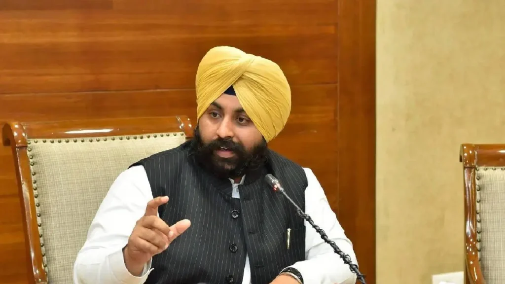 ₹400 करोड़ की ‘पंजाब शिक्षा क्रांति’: 5,000 सरकारी स्कूलों में कंप्यूटर लैब और 3,700 स्कूलों में स्मार्ट पैनल, 20 मार्च तक पूरा होगा डिजिटल विस्तार ₹400 करोड़ की ‘पंजाब शिक्षा क्रांति’: 5,000 सरकारी स्कूलों में कंप्यूटर लैब और 3,700 स्कूलों में स्मार्ट पैनल, 20 मार्च तक पूरा होगा डिजिटल विस्तार