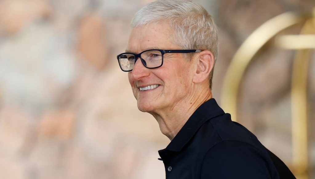 Apple के 50 साल पूरे: टिम कुक ने बताया सफलता का राज, दुनियाभर में जश्न और खास इवेंट्स की धूम