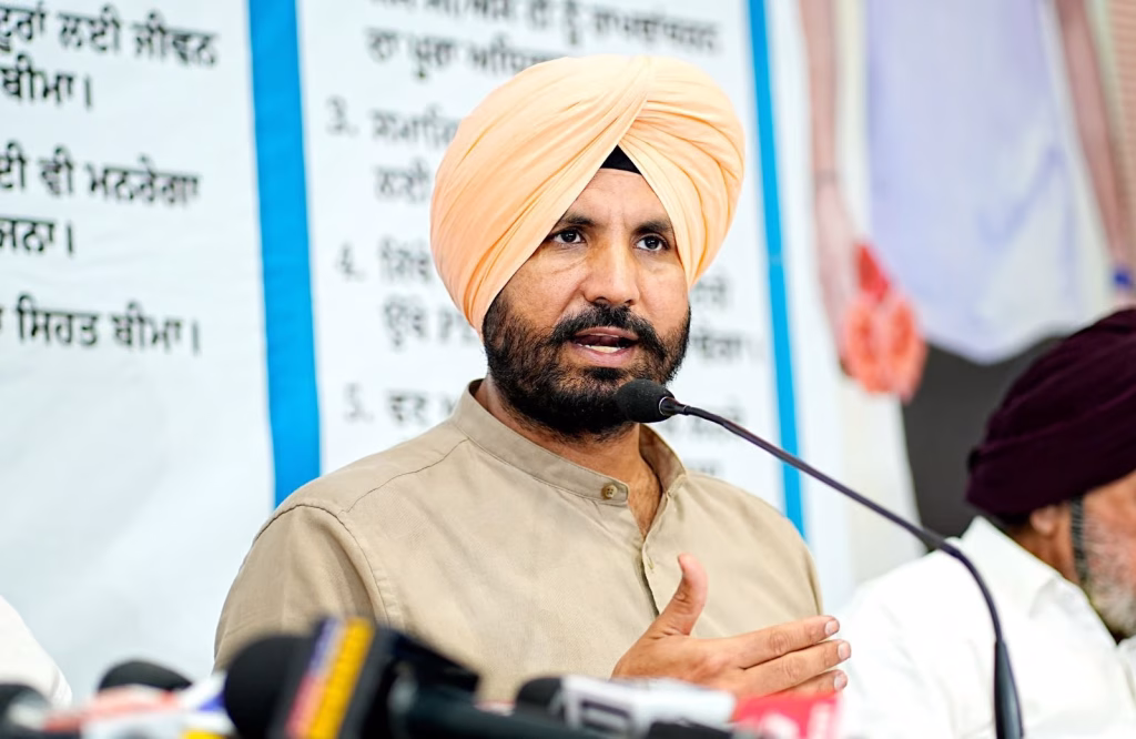 पंजाब की आर्थिक स्थिति पर व्हाइट पेपर की मांग: कांग्रेस ने AAP सरकार पर बढ़ते कर्ज को लेकर साधा निशाना