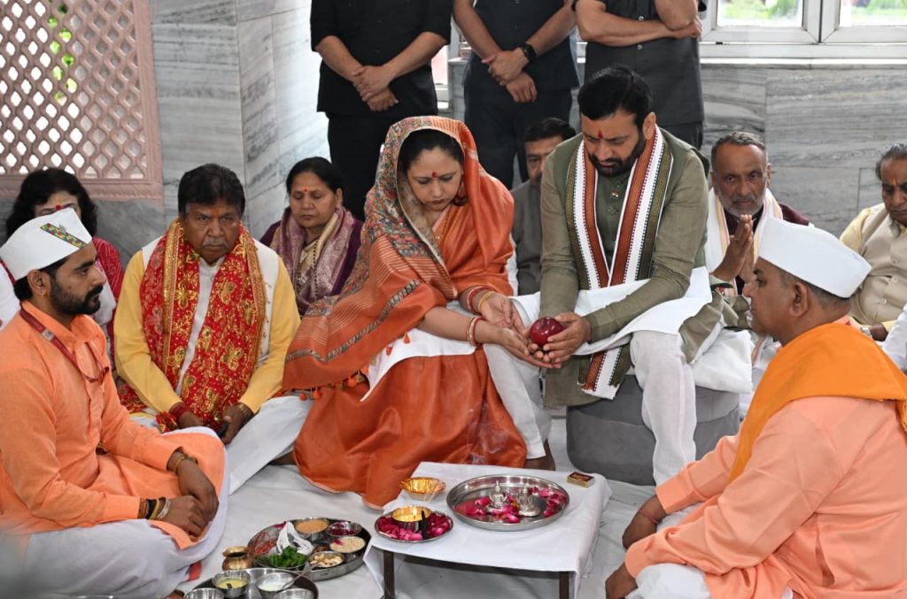 नवरात्रि 2026: CM नायब सिंह सैनी ने माता मनसा देवी के किए दर्शन, मंदिर में बनेगा नया कॉरिडोर