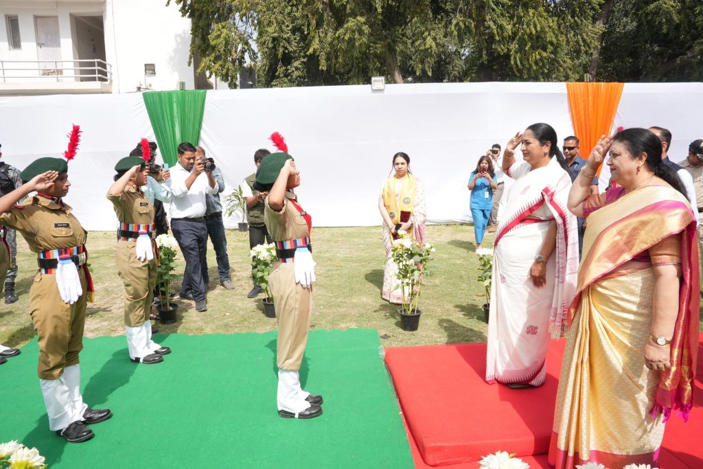 IGDTUW के 8वें दीक्षांत समारोह में छात्राओं को संबोधित किया, महिला सशक्तिकरण पर दिया जोर