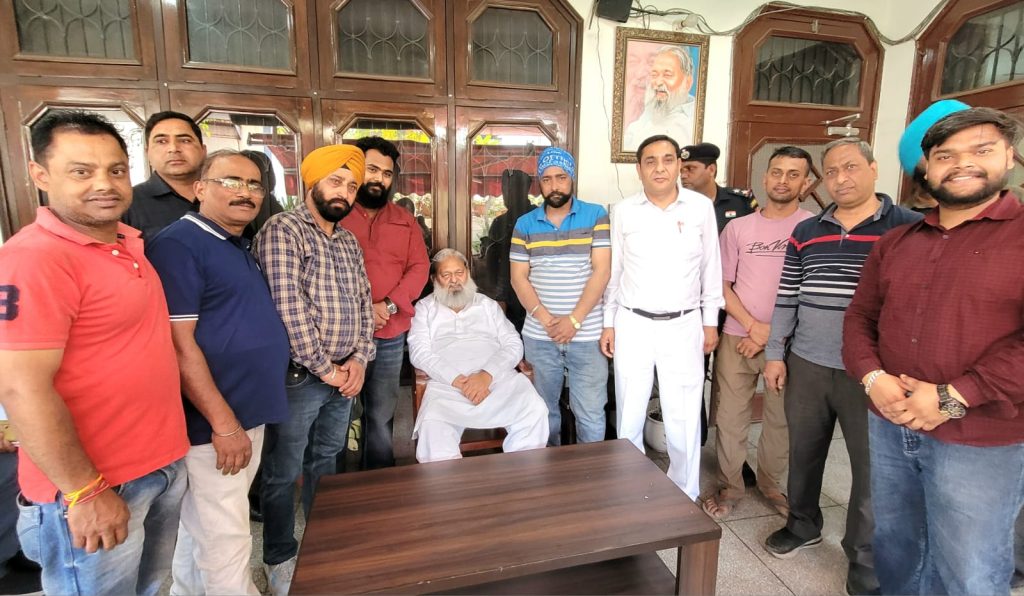 अनिल विज के प्रयास रंग लाए: अंबाला छावनी में तह-बाजारी दुकानदारों को मिला मालिकाना हक, रजिस्ट्रियां पूरी
