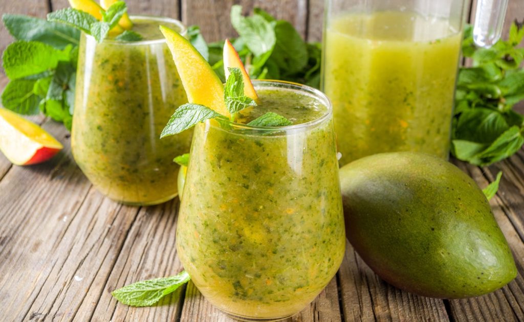 गर्मी में लू से बचाएगा आम पन्ना: जानें इसके फायदे और घर पर बनाने की आसान रेसिपी