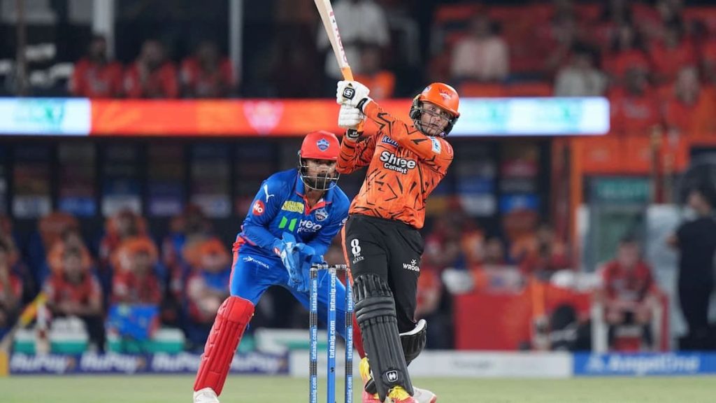 IPL 2026 में अभिषेक शर्मा का तूफान: 135* रन बनाकर क्रिस गेल का रिकॉर्ड तोड़ा, DC के खिलाफ रचा इतिहास