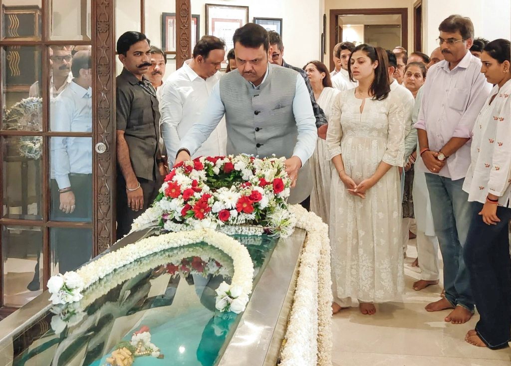 संगीत जगत को गहरा झटका: आशा भोसले का निधन, पहली तस्वीरें वायरल; फडणवीस ने दी श्रद्धांजलि
