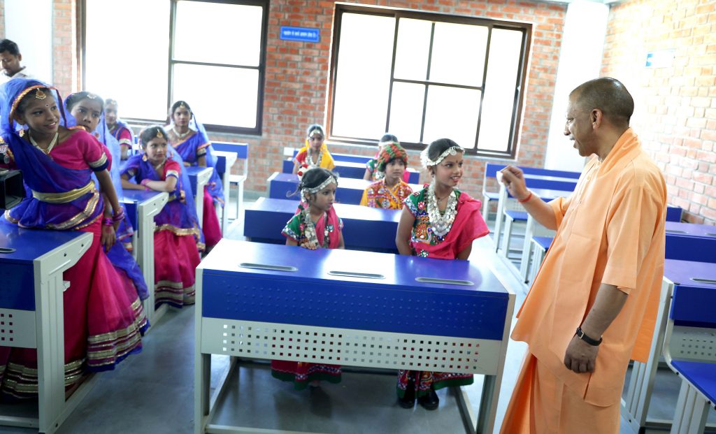 लखनऊ में मॉडल सेकेंडरी स्कूल का उद्घाटन: राज्यपाल आनंदीबेन पटेल की पहल से शिक्षा को मिली नई दिशा
