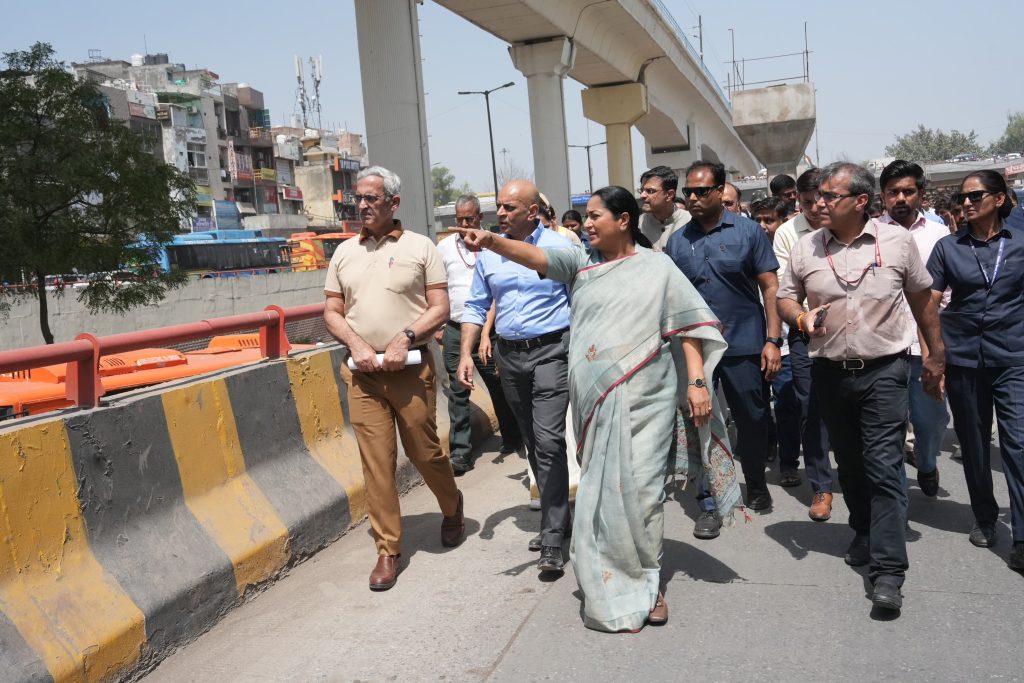 Azadpur Mandi का निरीक्षण: विकास कार्यों की समीक्षा, अधिकारियों को समयबद्ध और पारदर्शी काम के निर्देश