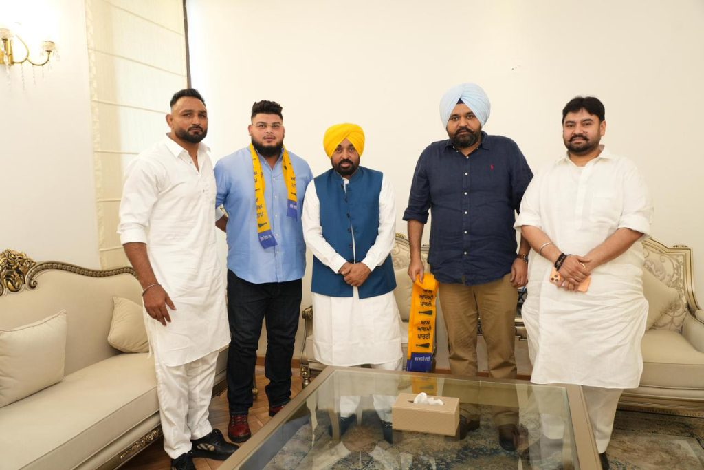 पहलवान प्रीतपाल सिंह फगवाड़ा आम आदमी पार्टी में शामिल, मुख्यमंत्री भगवंत मान बोले—खेल और युवा शक्ति से मजबूत होगा पंजाब