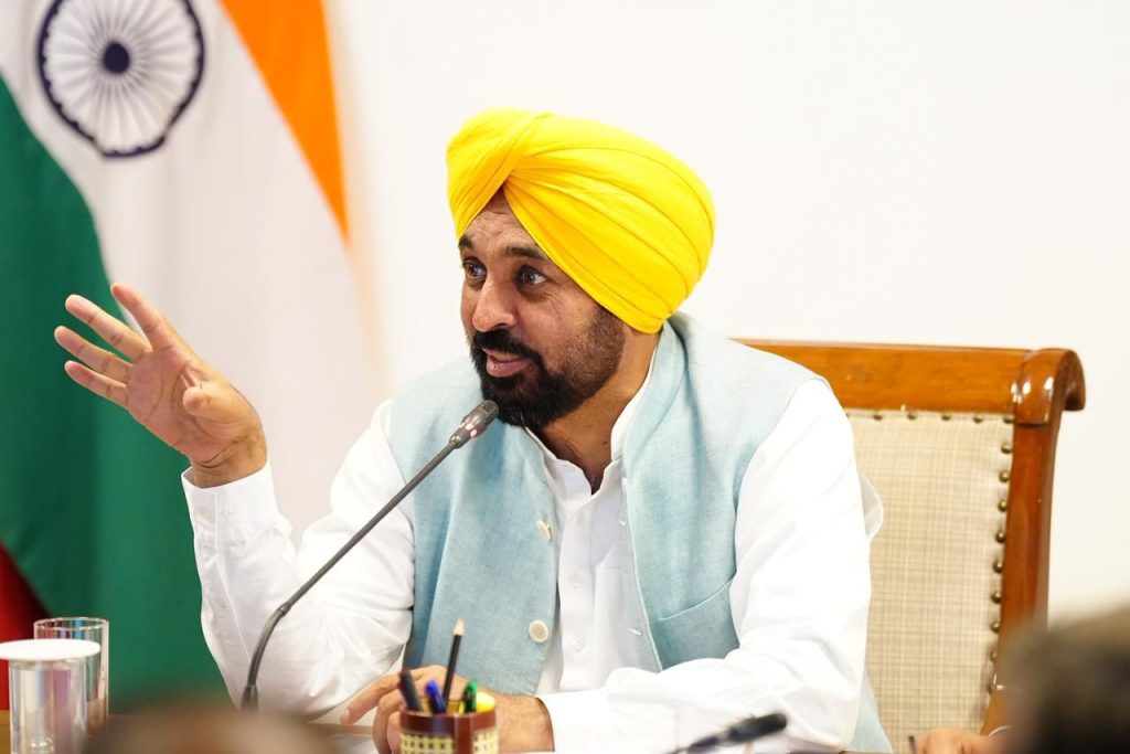 मानसून से पहले एक्शन मोड में पंजाब सरकार: CM भगवंत मान ने एम्फीबियस मशीनों की खरीद को दी मंजूरी, बाढ़ सुरक्षा होगी मजबूत