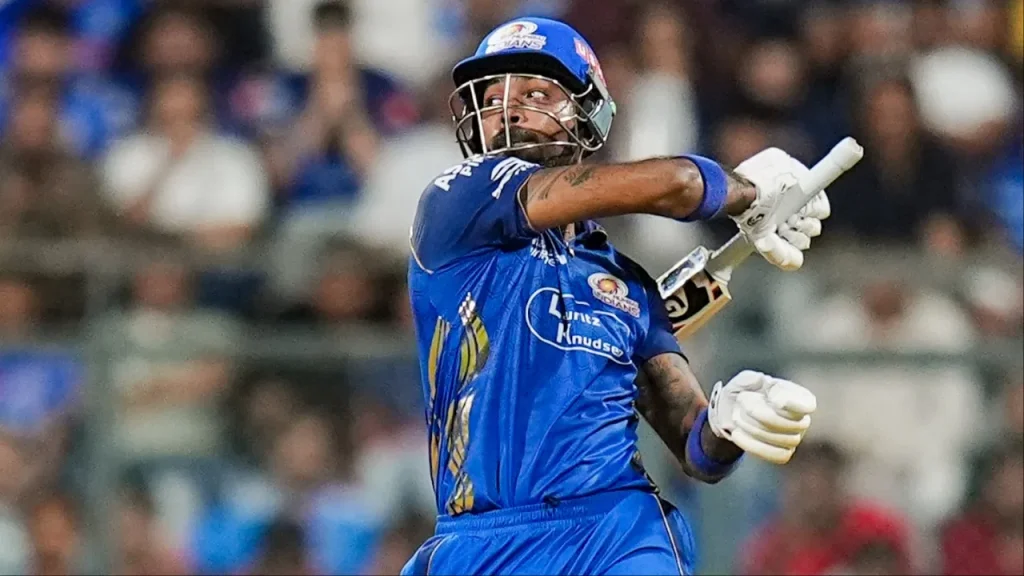 RCB vs MI में नियमों पर सवाल: हार्दिक पंड्या के ग्लव्स बदलने पर क्यों नहीं हुई कार्रवाई, 24 घंटे में बदला फैसला?