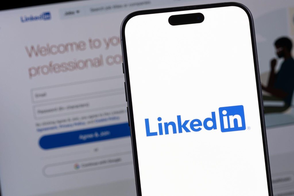 LinkedIn पर डेटा ट्रैकिंग का बड़ा खुलासा! BrowserGate रिपोर्ट ने बढ़ाई यूजर्स की चिंता