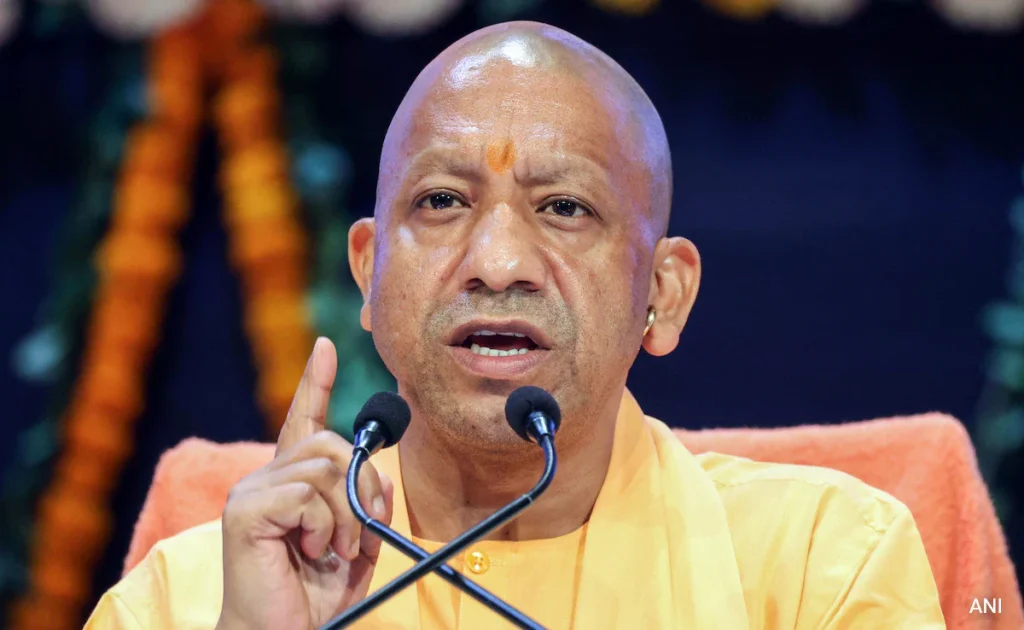 यूपी में मौसम का कहर: सीएम योगी का अलर्ट, अधिकारियों को फील्ड में रहकर राहत कार्य तेज करने के निर्देश