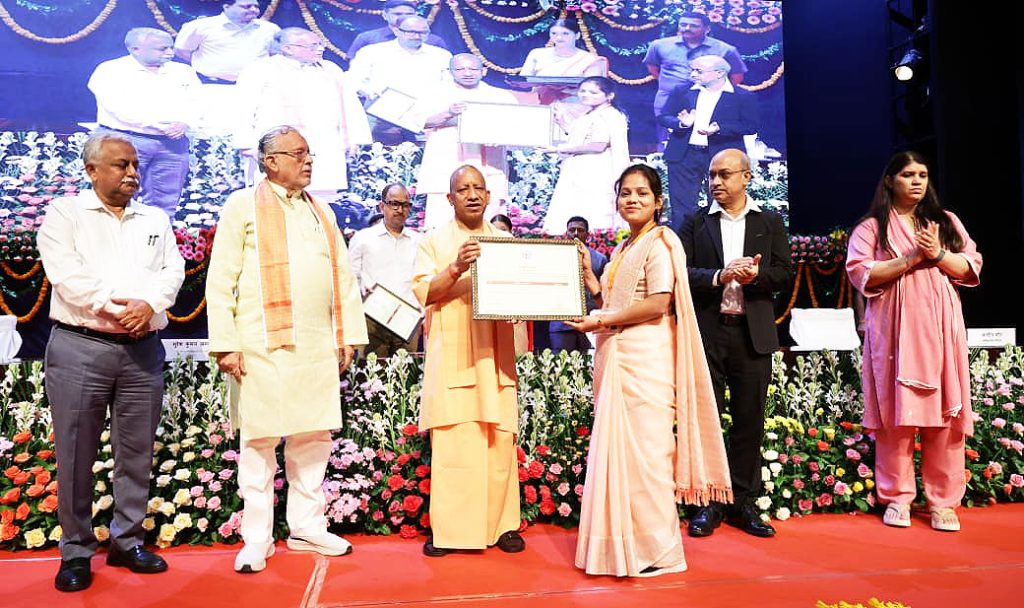 यूपी में 500 ऑडिटर्स को नियुक्ति पत्र: पारदर्शी भर्ती से युवाओं को सशक्त बना रही योगी सरकार