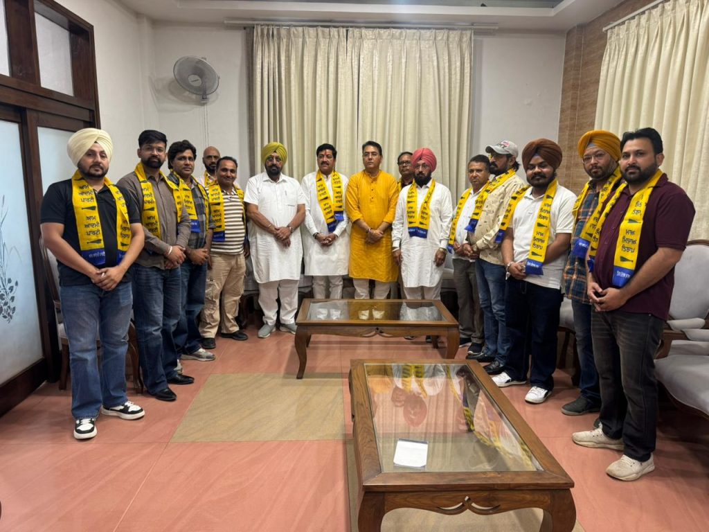 लुधियाना में आम आदमी पार्टी को बड़ा राजनीतिक फायदा, कांग्रेस नेता कुंवर उदय सिंह राठौर अपने समर्थकों संग हुए शामिल