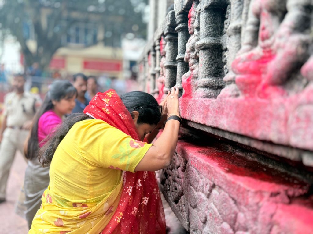 मां कामाख्या धाम में परिवार सहित पहुंचे प्रधानमंत्री, देशवासियों की सुख-समृद्धि और आरोग्य की कामना की