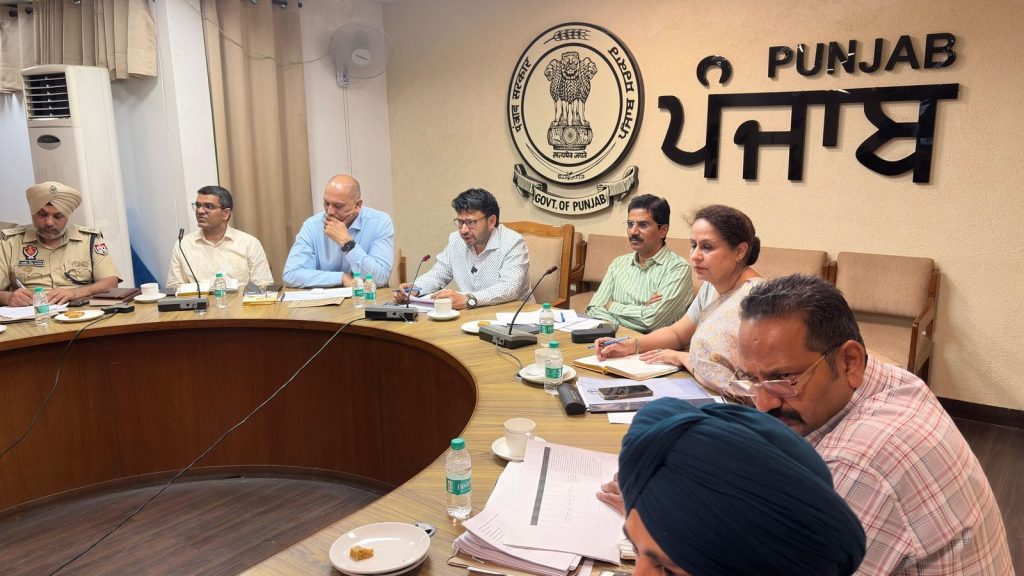 एनआरआई मामलों के मंत्री डॉ. रवजोत सिंह ने ऑनलाइन बैठक में सुनी प्रवासी शिकायतें, 16 मामलों पर तुरंत कार्रवाई के निर्देश