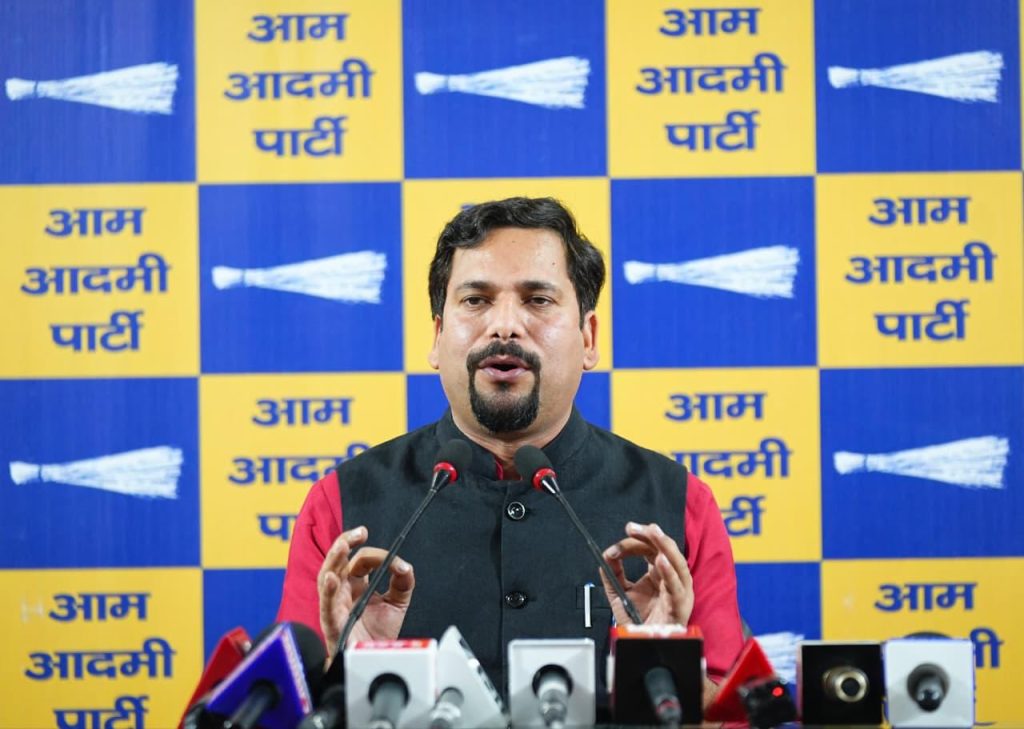 संजीव झा ने BJP पर लगाया फिजूलखर्ची का आरोप, मुखमेलपुर पार्क उद्घाटन को लेकर उठाए सवाल