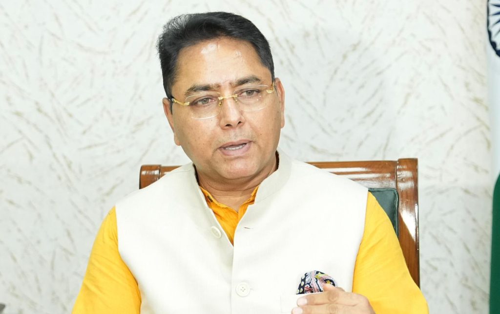 भगवंत मान सरकार, तुहाडे द्वार’ पहल के तहत 437 सरकारी सेवाएँ नागरिकों के घर-द्वार तक पहुँचीं, लंबित मामलों की दर घटकर 0.33 प्रतिशत हुई भगवंत मान सरकार, तुहाडे द्वार’ पहल के तहत 437 सरकारी सेवाएँ नागरिकों के घर-द्वार तक पहुँचीं, लंबित मामलों की दर घटकर 0.33 प्रतिशत हुई