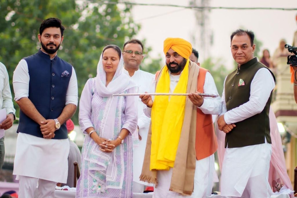 मुख्यमंत्री भगवंत सिंह मान: ‘जागत जोत श्री गुरु ग्रंथ साहिब सत्कार संशोधन अधिनियम-2026’ बेअदबी की घटनाओं के लिए सख्त सजा सुनिश्चित करेगा मुख्यमंत्री भगवंत सिंह मान: 'जागत जोत श्री गुरु ग्रंथ साहिब सत्कार संशोधन अधिनियम-2026' बेअदबी की घटनाओं के लिए सख्त सजा सुनिश्चित करेगा